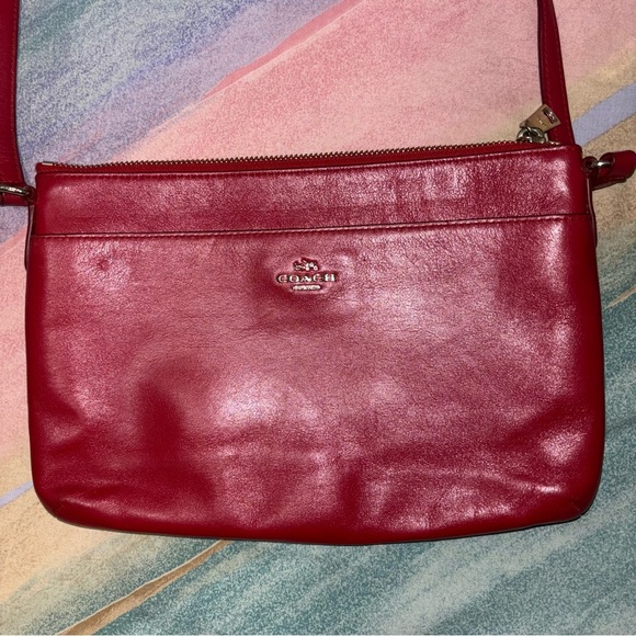 Coach red crossbody bag with matching insert pouch - Picture 3 of 16